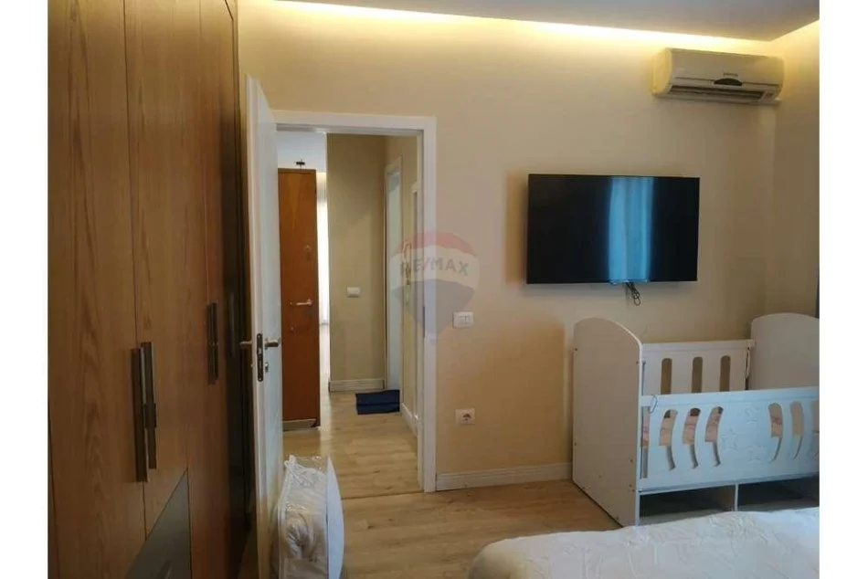Tirane, jepet me qera apartament 1+1 Kati 7, 77 m² 500 € (Don Bosko)