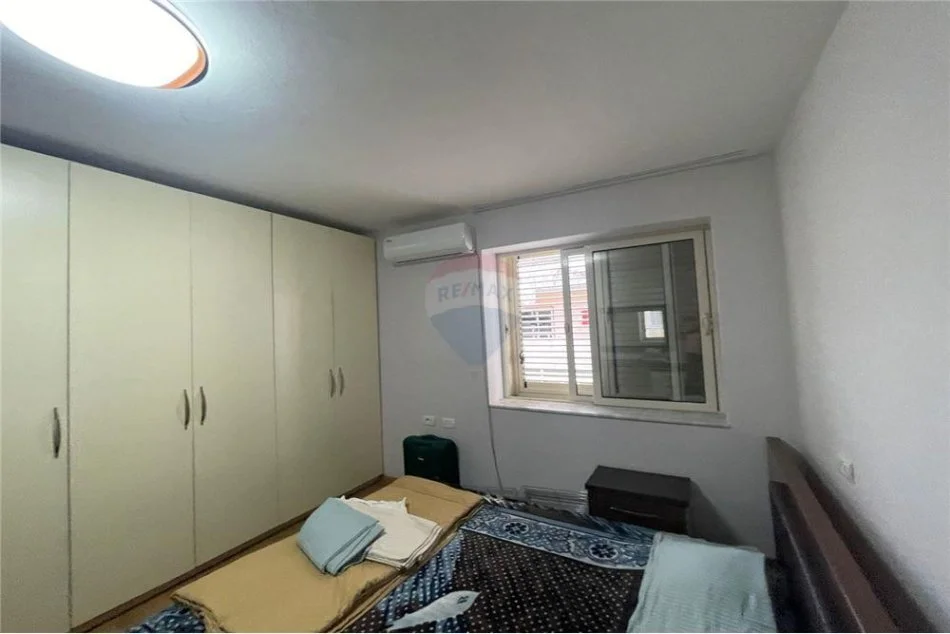 Tirane, jepet me qera apartament 1+1 Kati 3, 70 m² 500 € (Bllok - Garda)