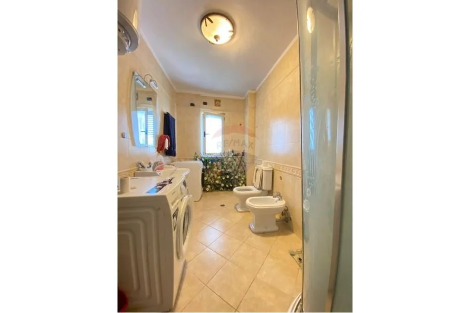 Tirane, shitet apartament 2+1 Kati 4, 128 m² 255.000 € (Tirana e Re - Liqeni i Tiranës)