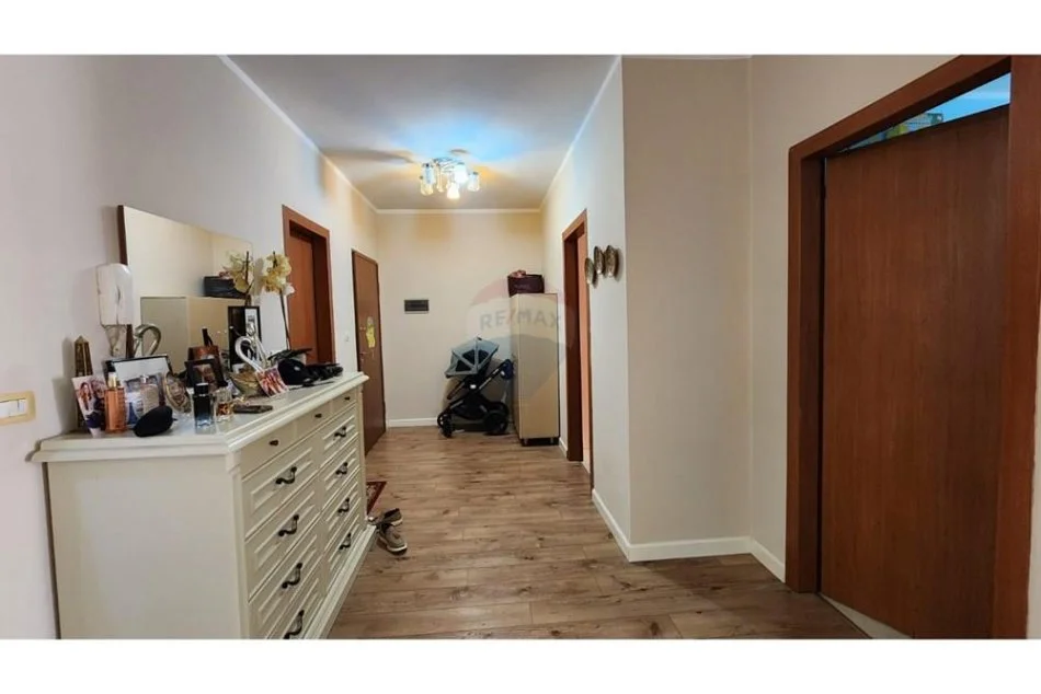 Tirane, jepet me qera apartament 2+1 Kati 2, 110 m² 500 € (Yzberisht)