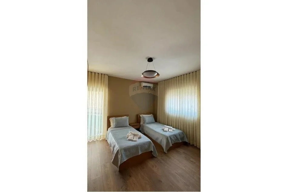 Tirane, jepet me qera apartament 2+1 , 113 m² 850 € (Komuna e Parisit - Kristal Center)