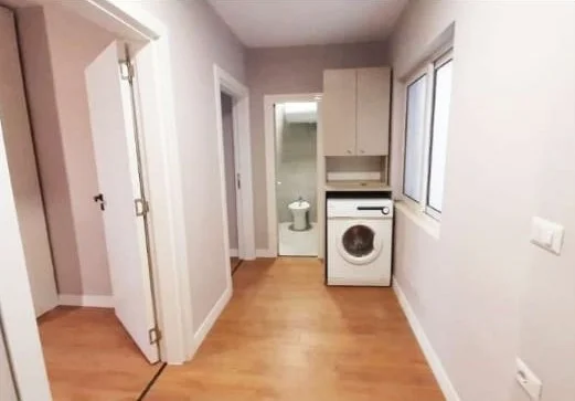 Tirane, jepet me qera apartament 2+1 Kati 2, 80 m² 600 € (Rruga Myslym Shyri)