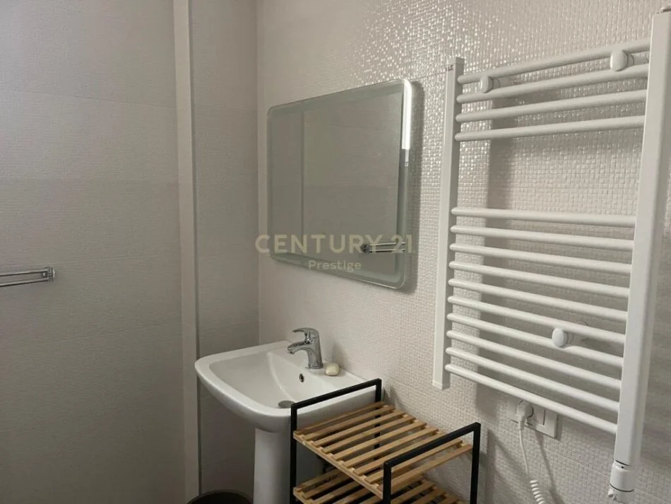 𝐓𝐢𝐫𝐚𝐧𝐞, 𝐣𝐞𝐩𝐞𝐭 𝐦𝐞 𝐪𝐞𝐫𝐚 𝐚𝐩𝐚𝐫𝐭𝐚𝐦𝐞𝐧𝐭 𝟐+𝟏 𝐊𝐚𝐭𝐢 𝟐, 𝟏𝟎𝟎 𝐦² 𝟏.𝟓𝟎𝟎 € (𝐑𝐚𝐝𝐢𝐨 𝐓𝐞𝐥𝐞𝐯𝐢𝐳𝐢𝐨𝐧𝐢 𝐒𝐡𝐪𝐢𝐩𝐭𝐚𝐫)