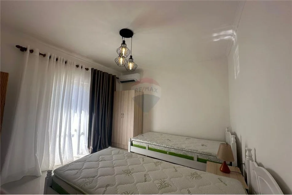 Tirane, jepet me qera apartament 2+1 Kati 3, 71 m² 700 € (Rruga e Durrësit)