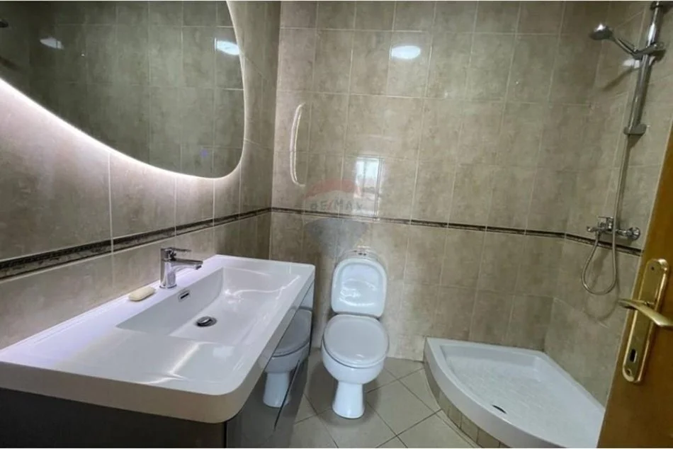 Tirane, jepet me qera apartament 2+1 Kati 3, 110 m² 800 € (Rruga e Kavajës)