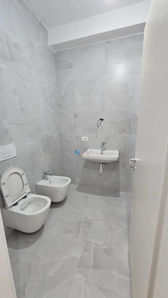 Tirane, jepet me qera apartament 1+1 Kati 7, 60 m² (Ali Dem, te kompleksi Kaimi)