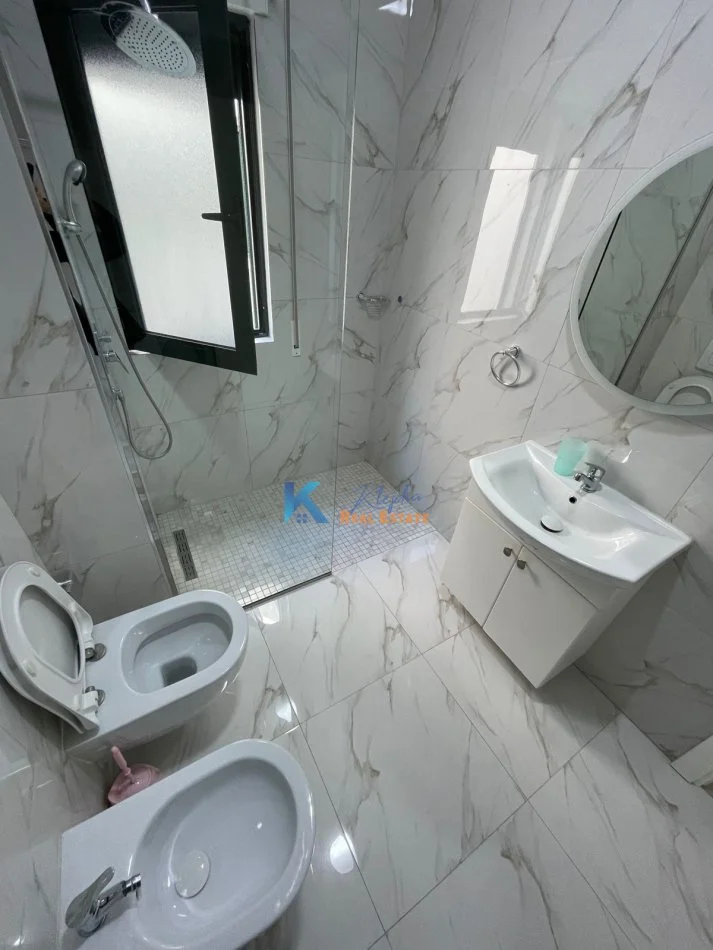 Tirane, jap me qera apartament 1+1+Ballkon Kati 6, 75 m² 450 € (Unaza e Re, Kompleksi Green City)