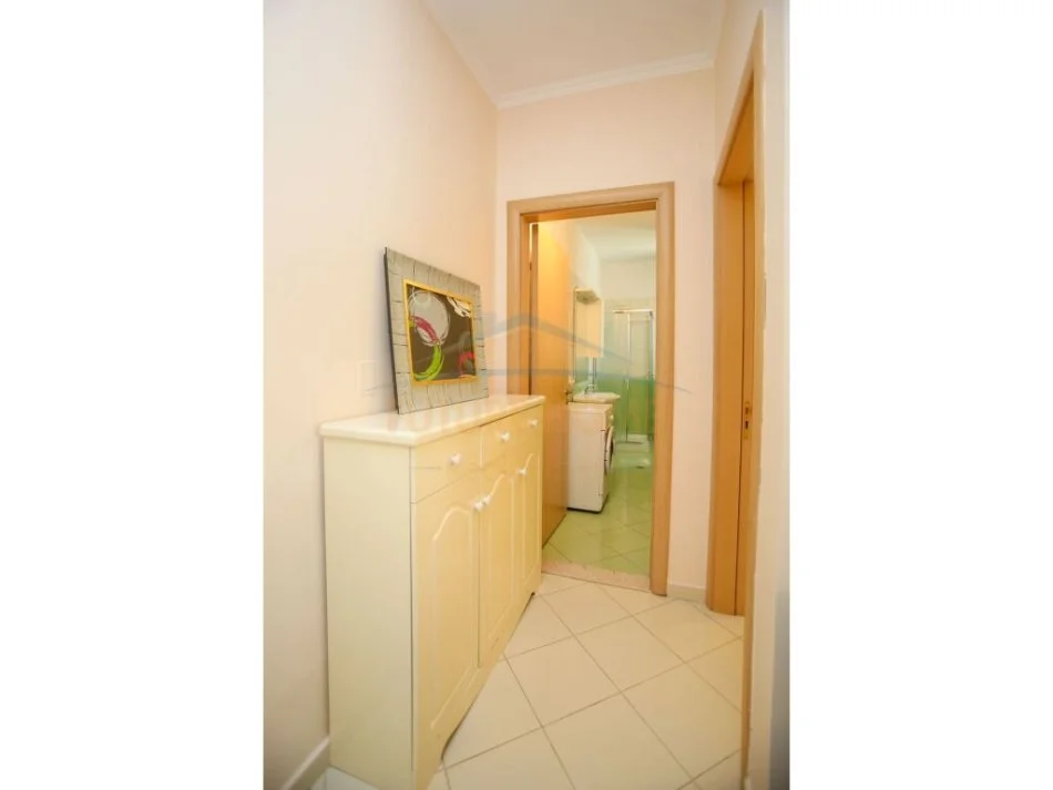 Vlore, jepet me qera apartament 1+1 Kati 4, 60 m² 300 € (Pas Rives, Lungomare) RV44308