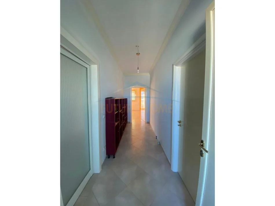 Vlore, shitet Vile 3 Katshe , 397 m² 300.000 € (Lagjia Kushtrimi) RV37000