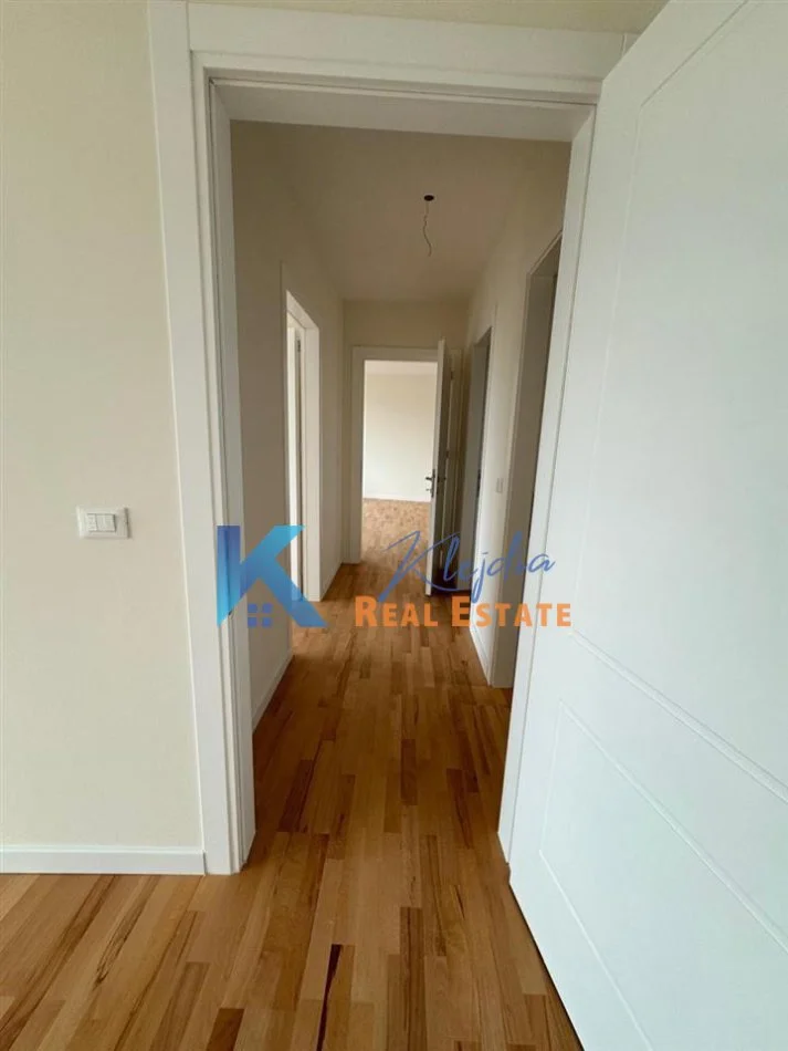 Tirane, jap me qera apartament 2+1+Ballkon Kati 5, 120 m² 1.500 € (Liqeni, Rezidenca Lake View)