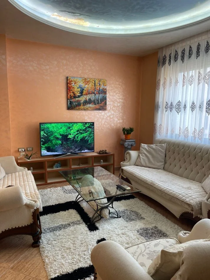 Tirane, jepet me qera 1+1+Ballkon Kati 9, 70 m² 700 € (rruga e kosovareve)