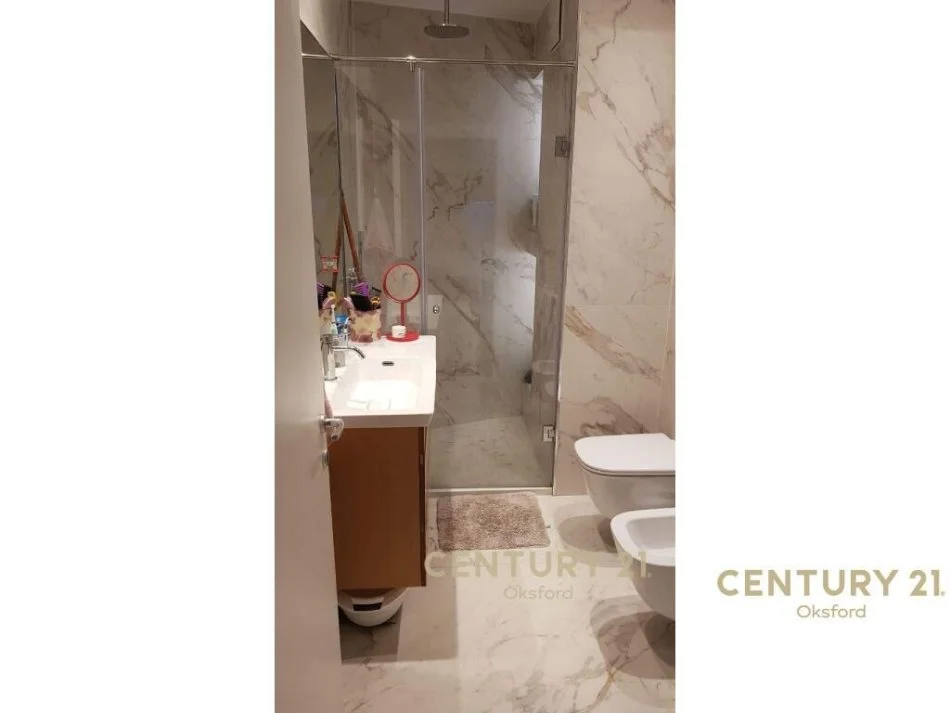 Tirane, jepet me qera apartament 2+1+Ballkon Kati 5, 82 m² 750 € 