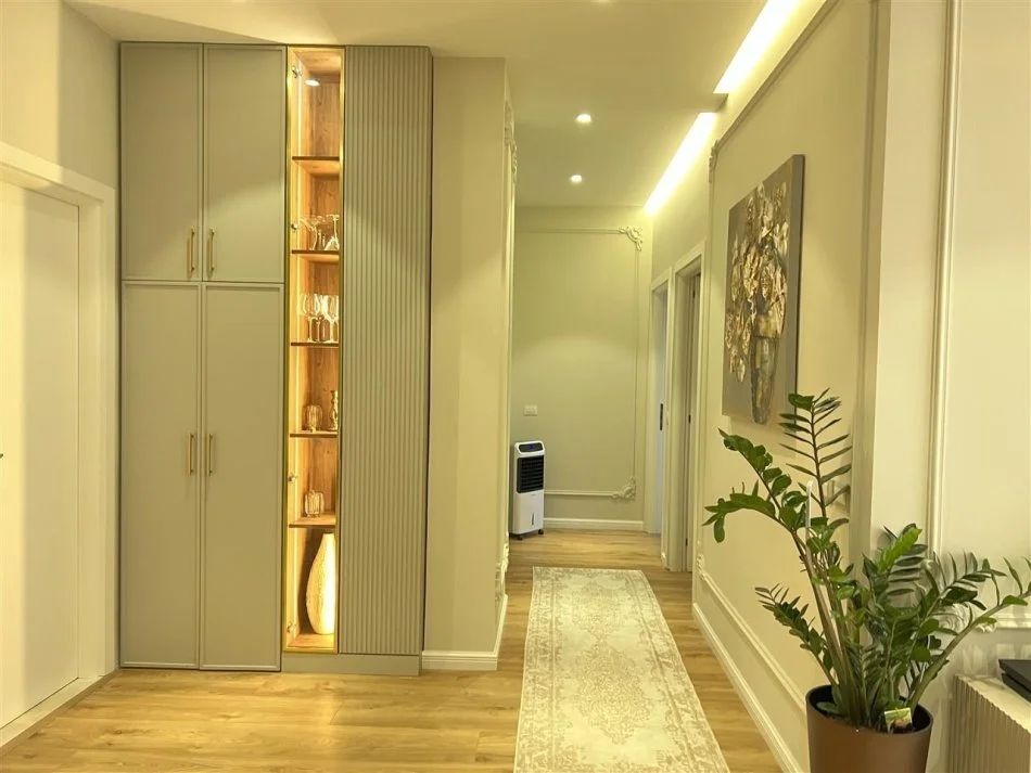 Tirane, jap me qera apartament 3+1+Ballkon Kati 0, 175 m² 950 € (Rrethrrotullimi i Selites)