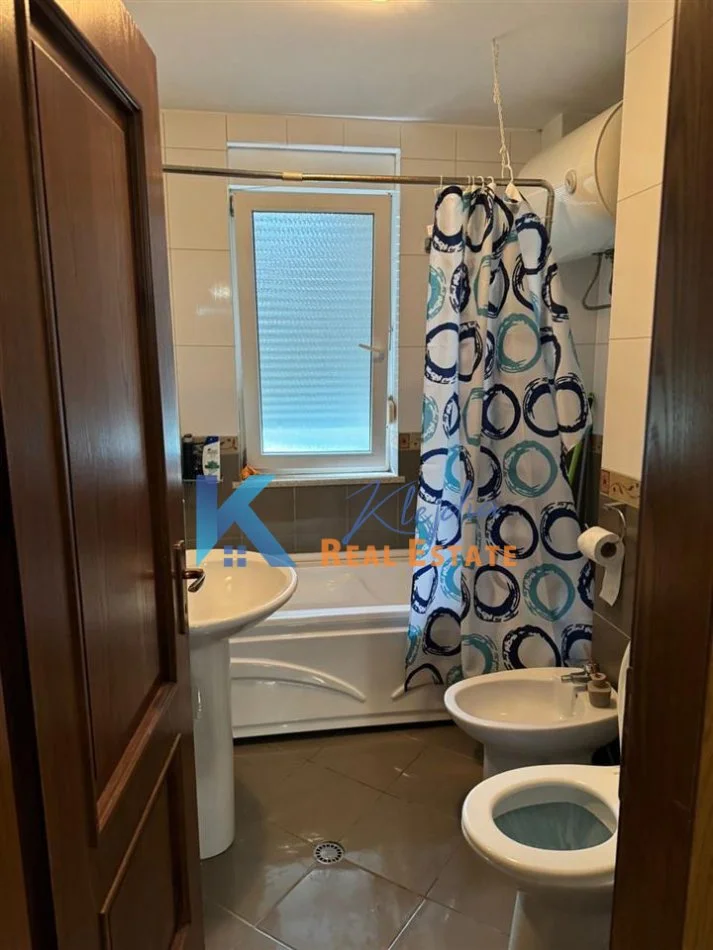 Tirane, jepet me qera apartament 2+1+Ballkon Kati 4, 108 m² 750 € (Kompleksi Colombo, Liqeni i Thate)