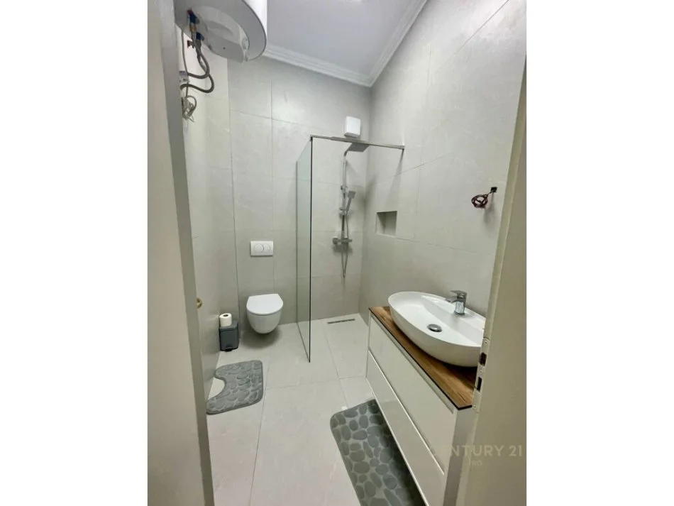 Tirane, jepet me qera 2+1+Ballkon Kati 4, 91 m² 700 € 