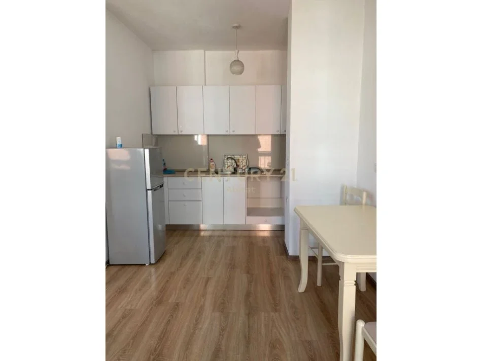 Tirane, shitet apartament 2+1+Ballkon Kati 6, 92 m² 150.000 € (Rruga Ali Demi)