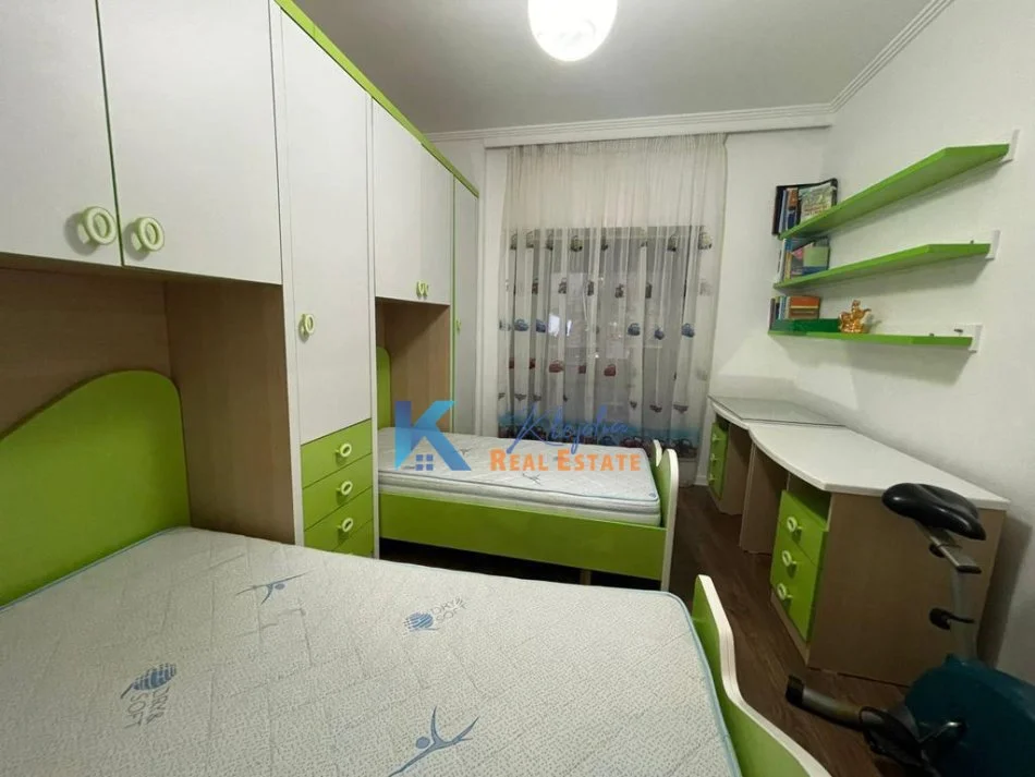 Tirane, jap me qera apartament 2+1+Ballkon Kati 2, 82 m² 600 € (Liqeni i Thate)