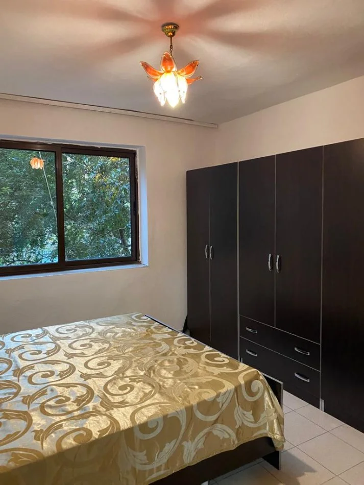 Tirane, jepet me qera apartament 1+1 Kati 3, 60 m² 400 € (Rruga Kongresi i Manastirit, prane Pediatrise)