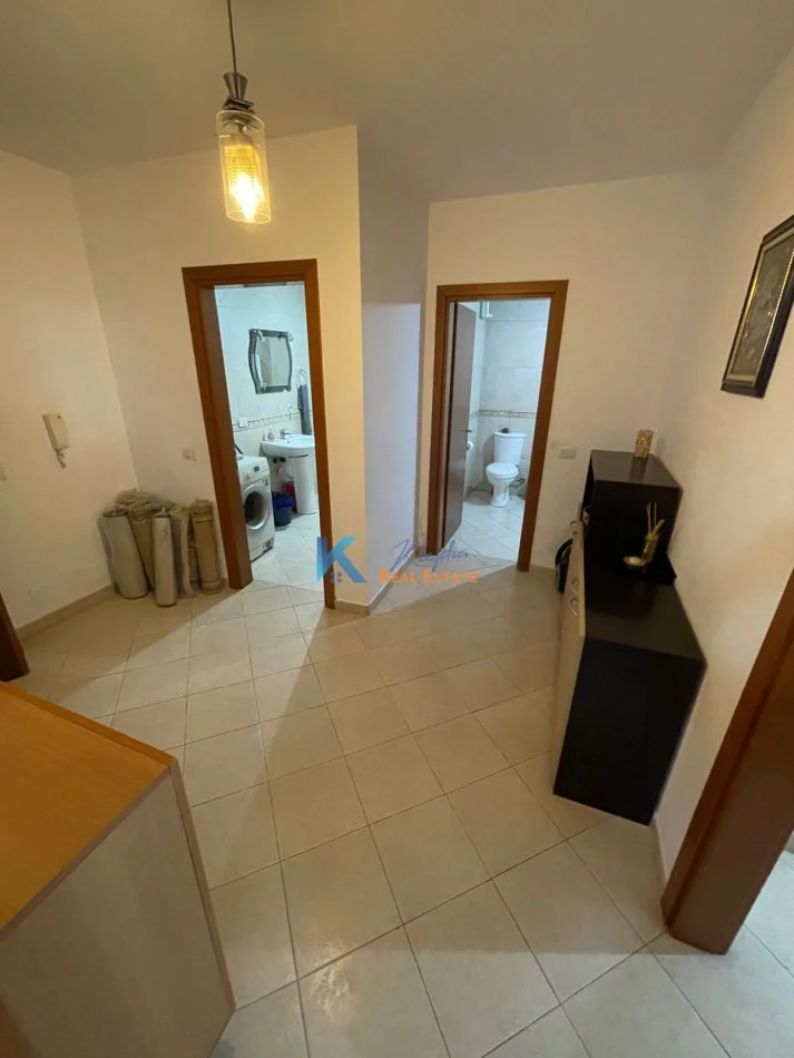 Tirane, jap me qera apartament 2+1+Ballkon Kati 2, 112 m² 700 € (2+1 per qira ne Zog te Zi)