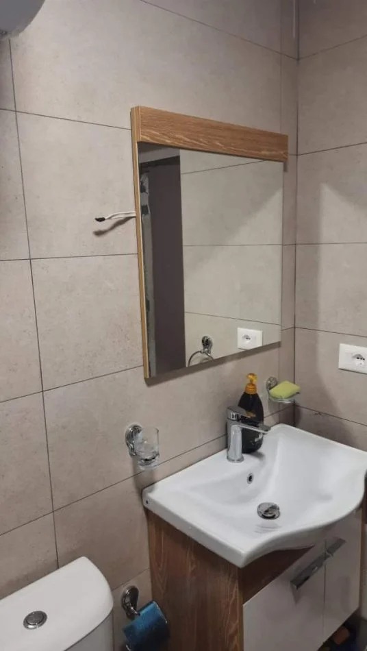 Tirane, jap me qera apartament 2+1+Ballkon Kati 1, 75 m² 610 € (21 Dhjetori)