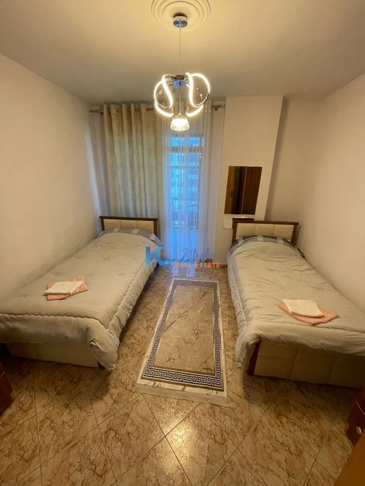 Tirane, jap me qera apartament 2+1+Ballkon Kati 9, 94 m² (Stacioni i Trenit)