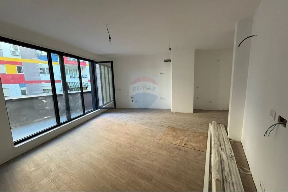 Tirane, jepet me qera apartament 2+1+Ballkon Kati 5, 84 m² 650 € (Kopshti Zoologjik)