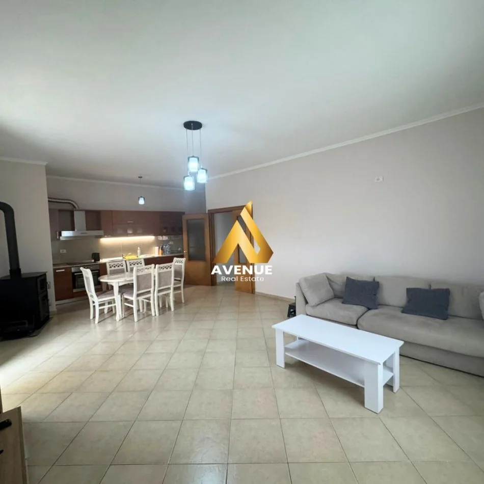 Tirane, jepet me qera apartament 2+1+Ballkon Kati 6, 120 m² 800 € (KOPSHTI BOTANIK)