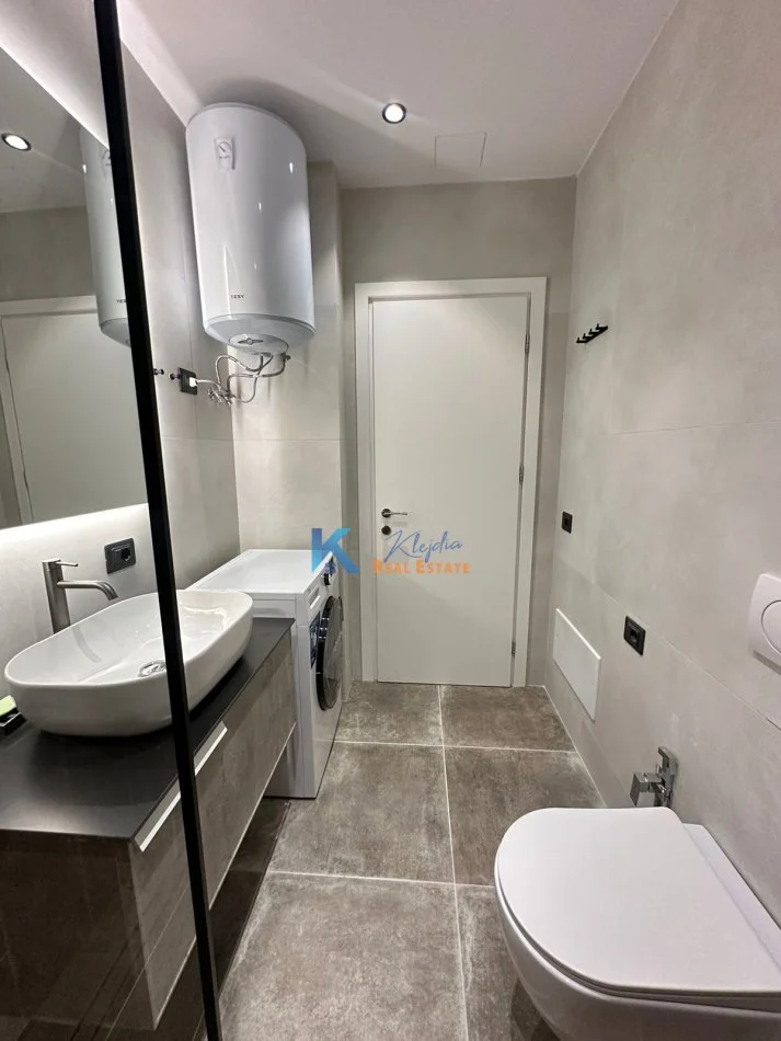 Tirane, jap me qera apartament 1+1+Ballkon Kati 6, 75 m² 500 € (Yzberish)