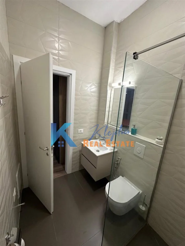 Tirane, jap me qera apartament 2+1+Ballkon Kati 8, 110 m² 70.000 leke (Pazari i Ri)