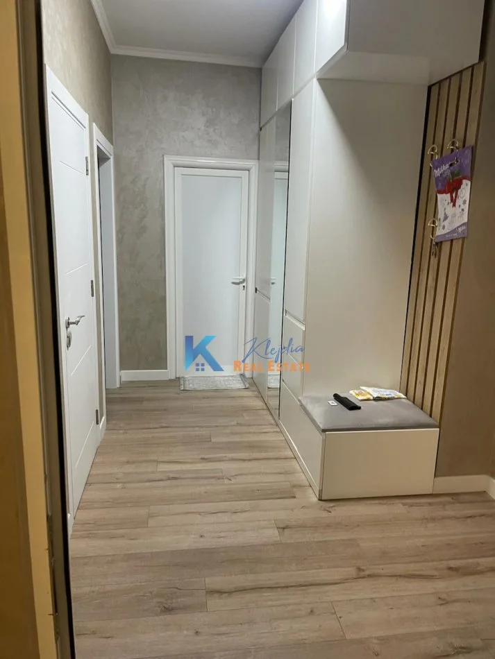 Tirane, jap me qera apartament 2+1+Ballkon Kati 2, 125 m² 1.000 € (Kopshti Zoologjik)