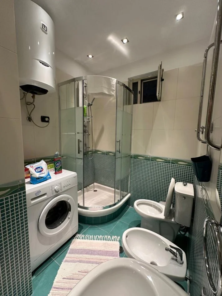 Tirane, jepet me qera apartament 3+1+Ballkon Kati 2, 120 m² 800 € (Shkolla e Baletit, Rruga e Elbasanit)