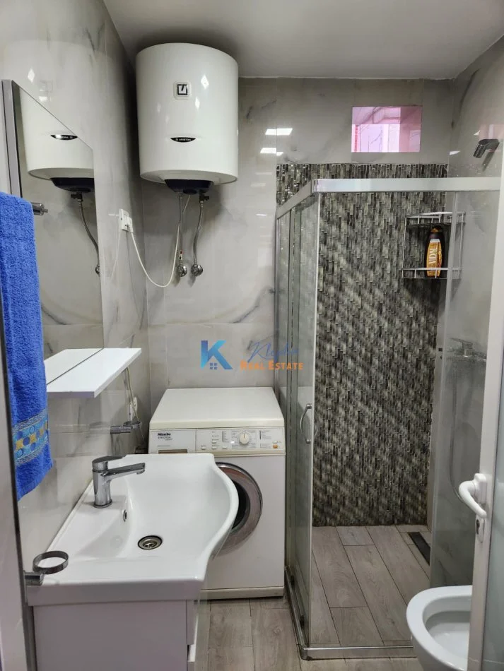 Tirane, jap me qera apartament 2+1+Ballkon Kati 3, 75 m² (Kodra e Diellit)