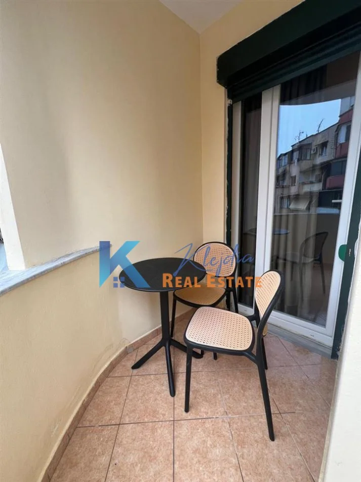 Tirane, jap me qera apartament 1+1+Ballkon Kati 5, 75 m² 750 € (afer Shkolles se Baletit)