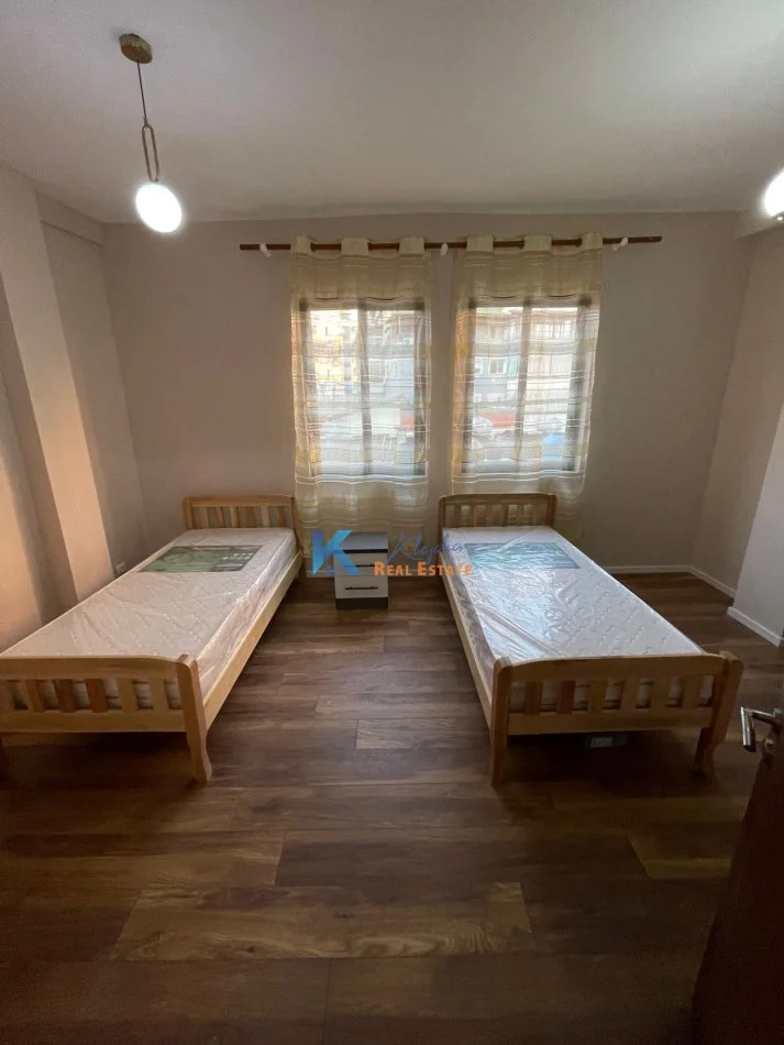 Tirane, jap me qera apartament 2+1 Kati 4, 104 m² 700 € (Myslym Shyri)