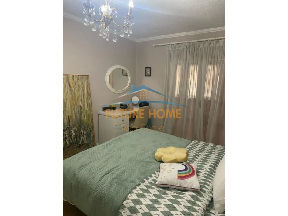 Tirane, jepet me qera apartament 2+1+Aneks+Ballkon Kati 2, 80 m² 700 € (myslym shyri)