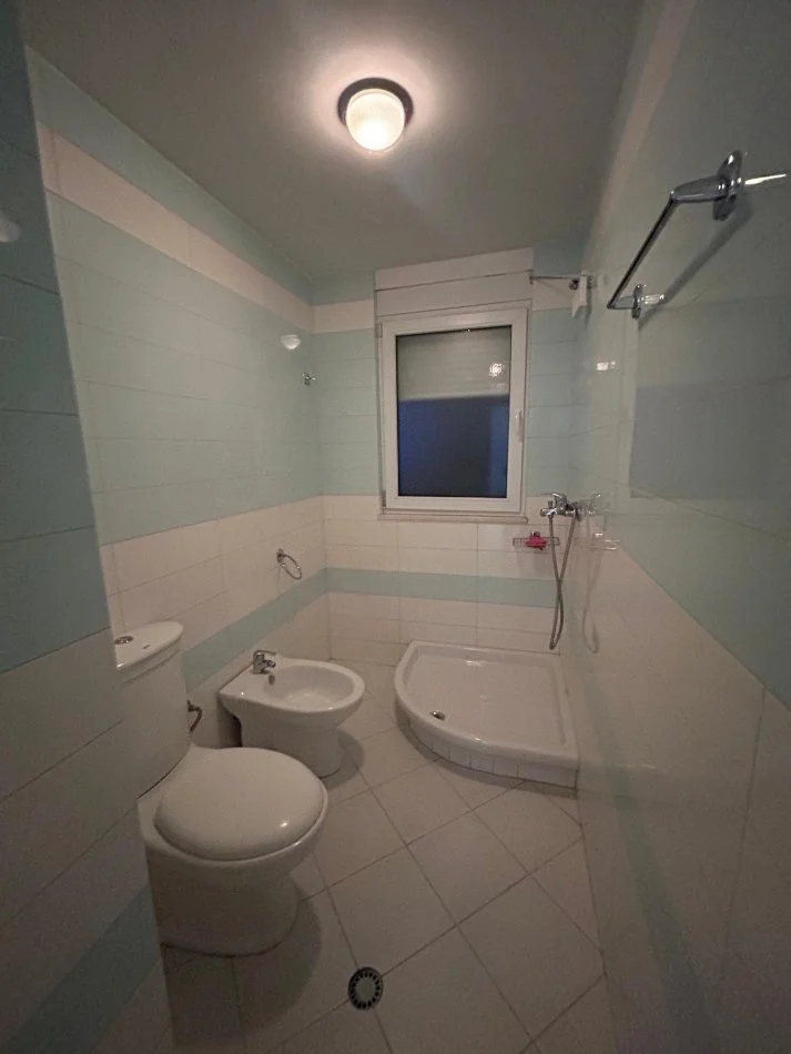 Tirane, shitet apartament 2+1 Kati 3, 95 m² 128.000 € (FRESK)