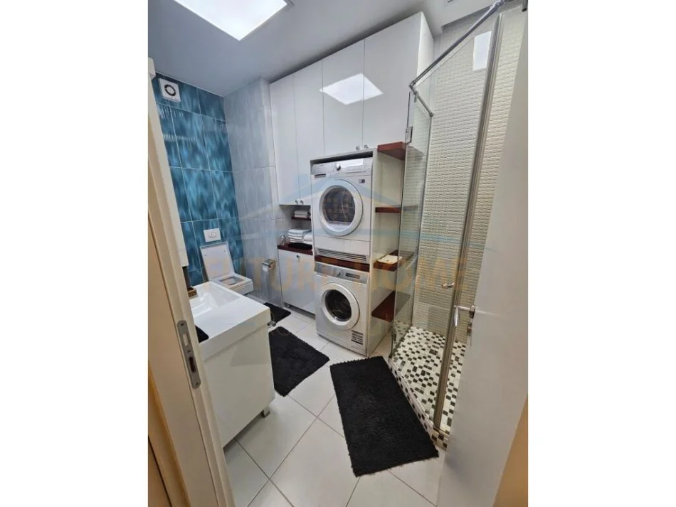 Tirane, jepet me qera apartament 2+1+Aneks+Ballkon Kati 19, 100 m² 1.500 € (ambasador 3, air albania)