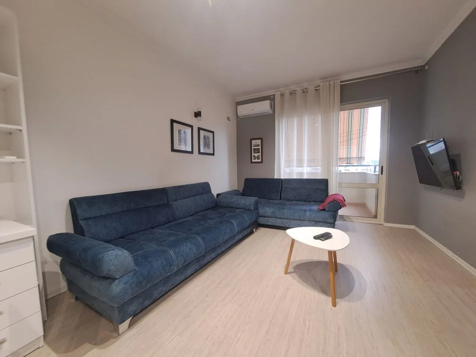 Tirane, jepet me qera apartament 1+1+Aneks+Ballkon Kati 5, 1 m² 550 € (pazari i ri)