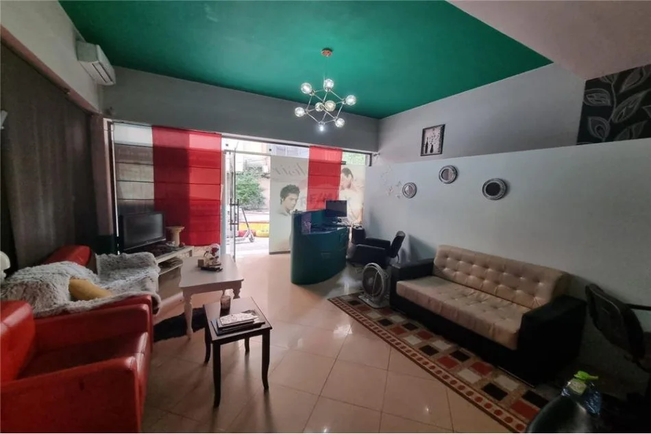 Tirane, shitet ambjent biznesi Kati 1, 77 m² 180.000 € (Komuna Parisit)