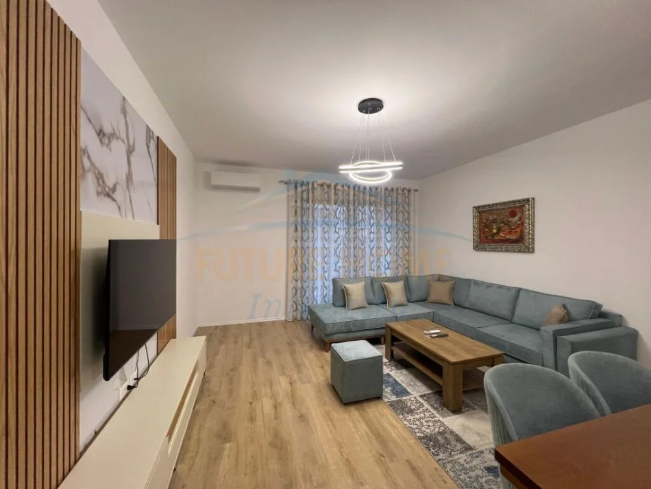 Tirane, jepet me qera apartament 2+1+Ballkon Kati 3, 115 m² 800 € (Rruga e Dibres)