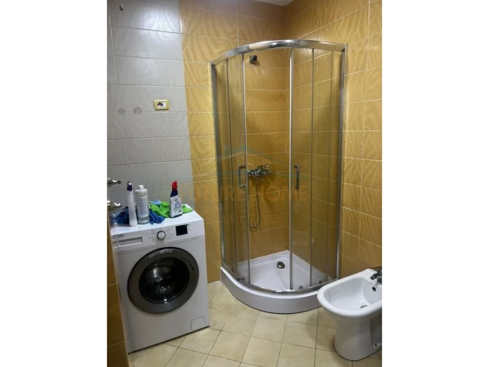 Tirane, jepet me qera apartament 2+1+Aneks+Ballkon Kati 4, 130 m² 800 € (farmacia 10)