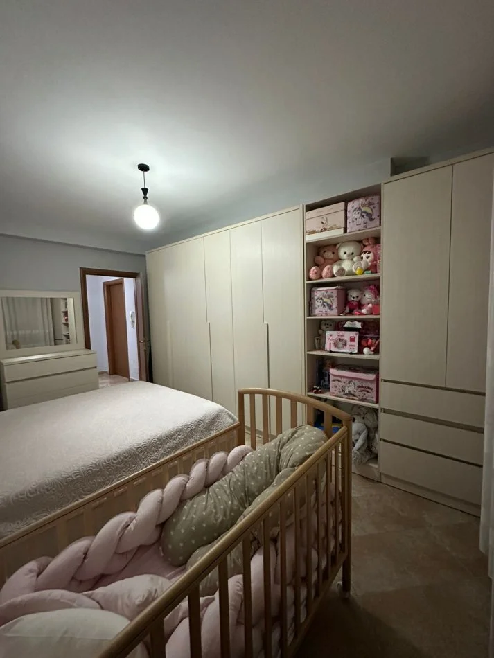 Tirane, jepet me qera apartament 1+1+Ballkon Kati 5, 65 m² 450 € (Astir, Rruga Sokrat Miho)