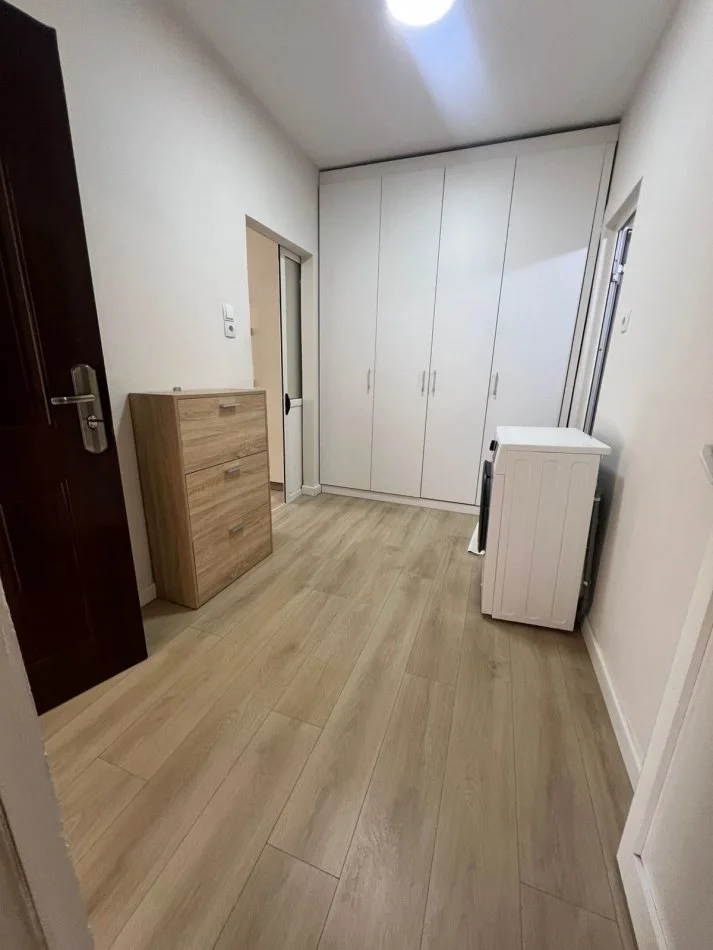 Tirane, shitet apartament 1+1+Ballkon Kati 4, 54 m² 90.000 € (Porcelan, pas UET)