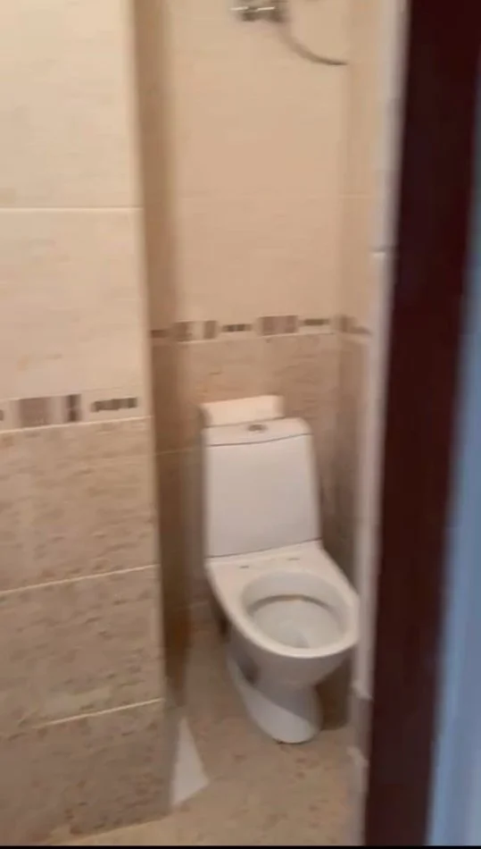 Tirane, jepet me qera zyre Kati 2, 230 m² 1.900 € (Ministria e Jashtme, prane Komisariatit Numer 1)