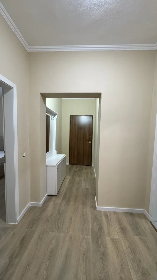 Tirane, jap me qera apartament 1+1+Ballkon Kati 5, 77 m² 60.000 Leke (21 Dhjetori)