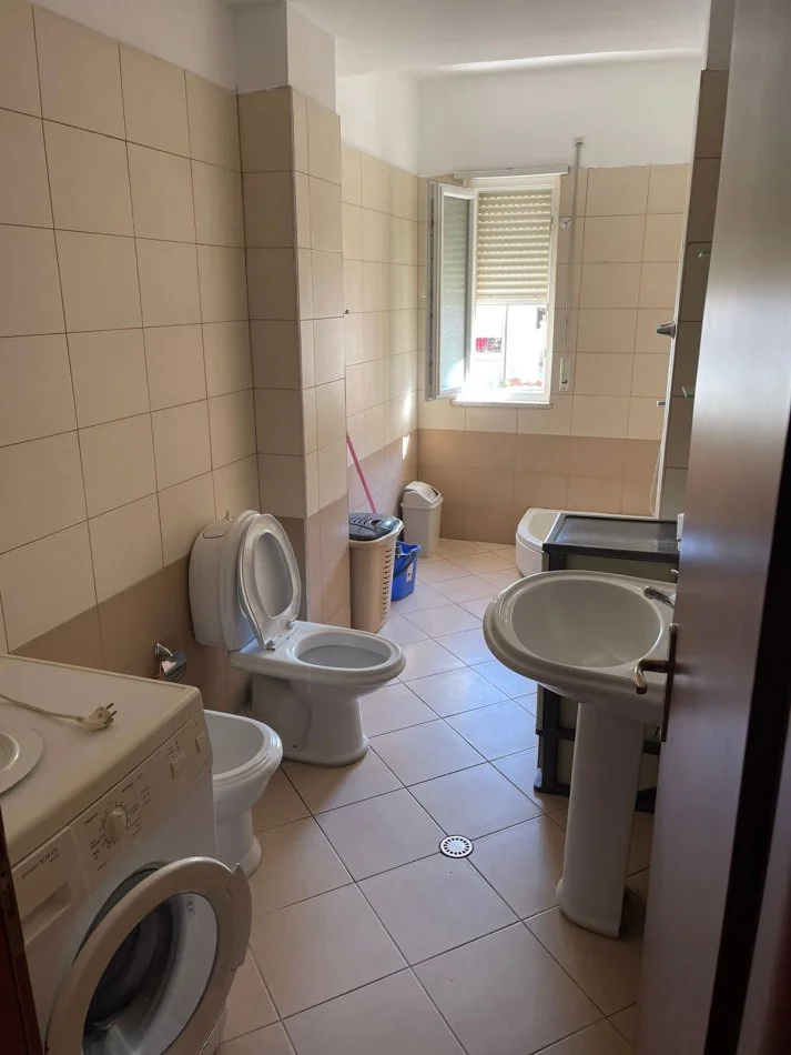 Tirane, jap me qera apartament 2+1+Ballkon Kati 2, 100 m² (Kodra e Diellit)