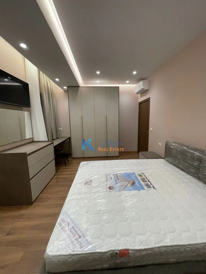 Tirane, jap me qera apartament 2+1+Ballkon Kati 9, 116 m² 830 € (Kompleksi Arlis, Rruga e Dibres)