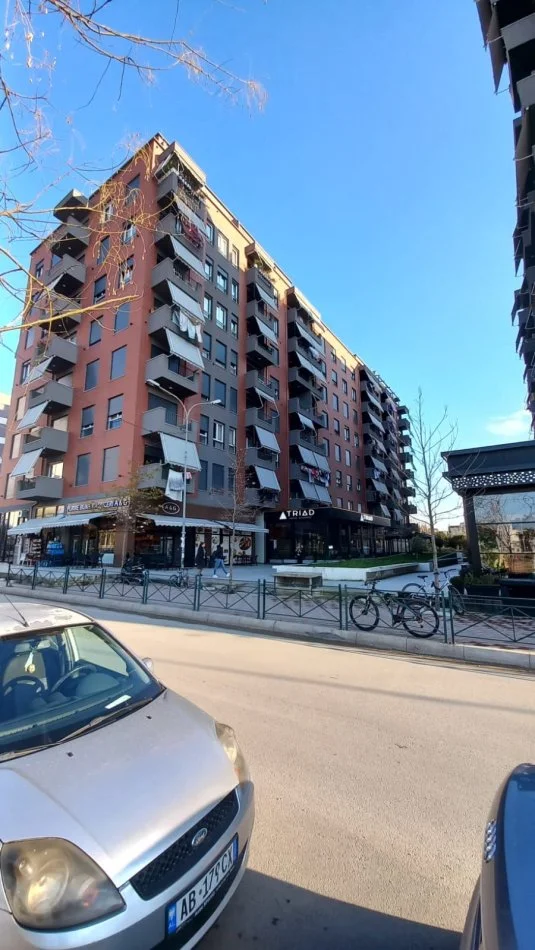 Tirane, jepet me qera apartament 1+1+Ballkon Kati 5, 68 m² 450 € (5 Maji)