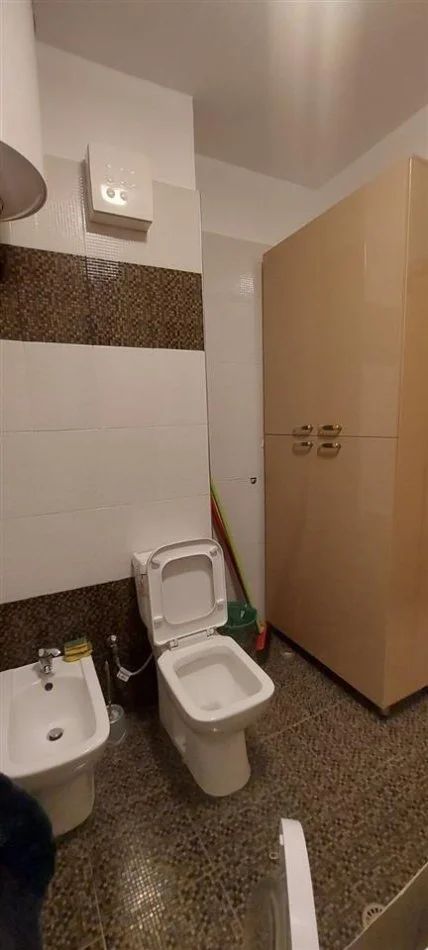 Tirane, jap me qera apartament 2+1+Ballkon Kati 7, 82 m² (Astir, afer Vila L)