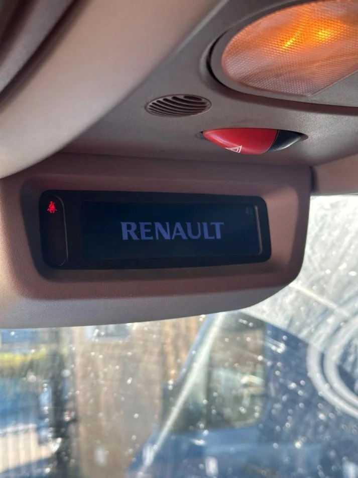 Durres, shitet Furgon RENAULT MASTER Nafte, e bardhë manuale Kondicioner 318.500 km, 11000 EURO